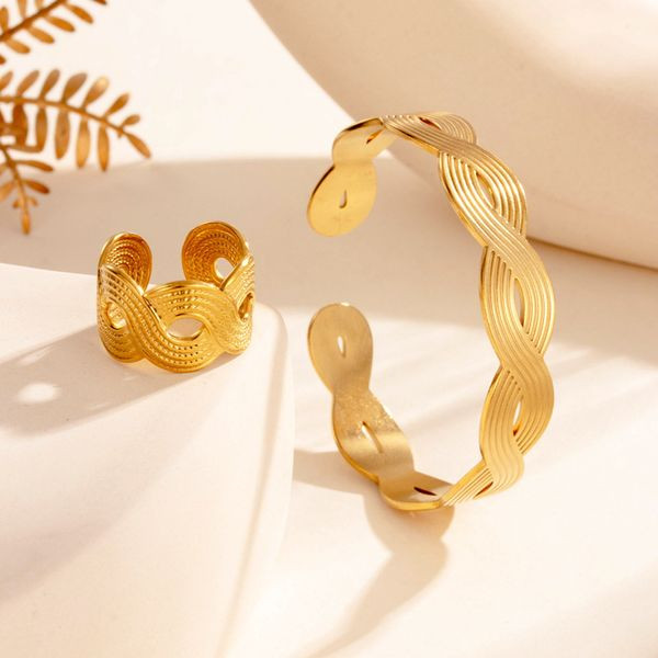 Широкое ажурное кольцо с чешуйчатым узором CJL82139