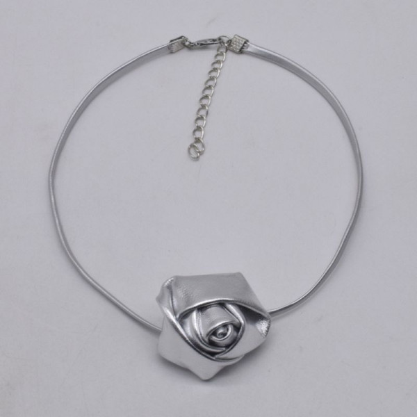 Металлический чокер с объемной подвеской в форме абстрактного цветка CJH98260