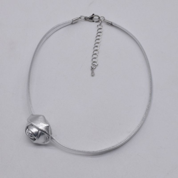 Металлический чокер с объемной подвеской в форме абстрактного цветка CJH98260