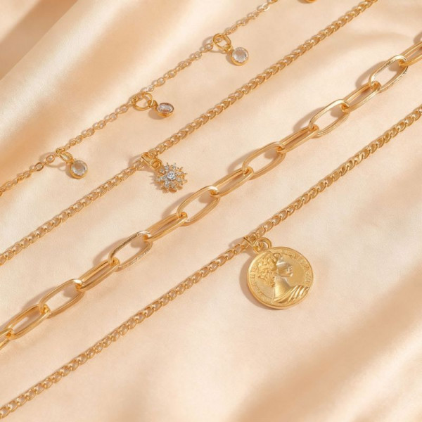 Четырехслойная цепочка с медальоном и кристаллами CJT15198