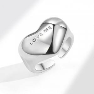 Кольцо-печатка с сердцем и гравировкой «Love Me» CJC14284