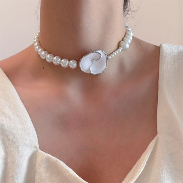 Жемчужный чокер с акцентной крупной бусиной неправильной формы CJP41148