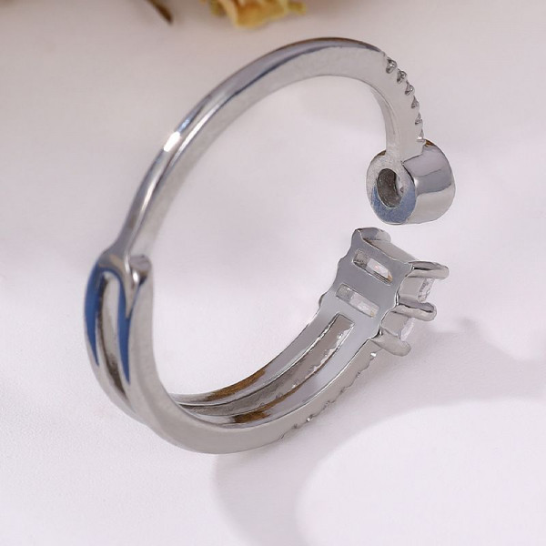 Разомкнутое кольцо с двумя кристаллами на двойной шинке CJJ22171