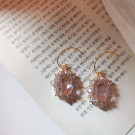 Золотистые серьги-кольца с крупными розовыми кристаллами в огранке CJQ17156