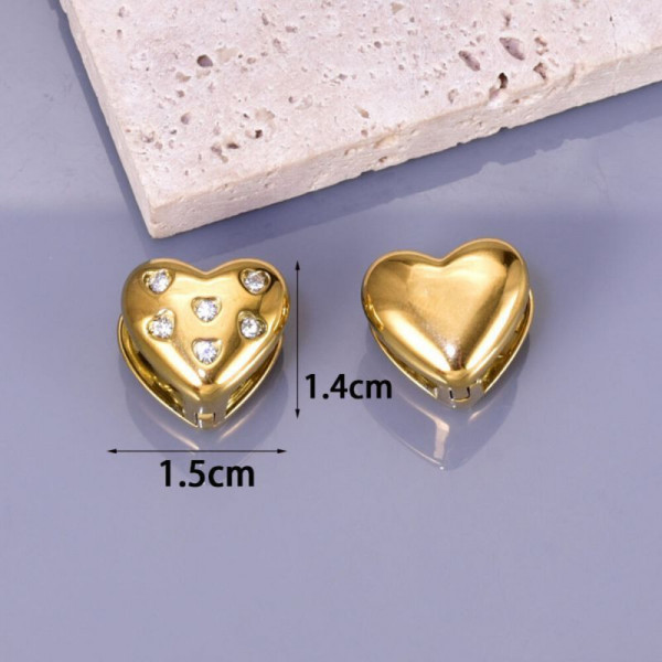 Золотистые серьги-пусеты Сердца с кристаллами CJH14887