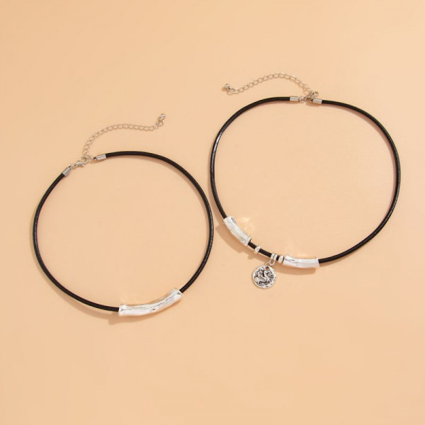 Двойной чокер на шнурках с серебристыми цилиндрами CJH72484