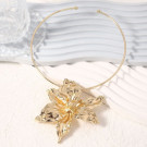 Жесткое колье с крупным декоративным цветком CJG44432