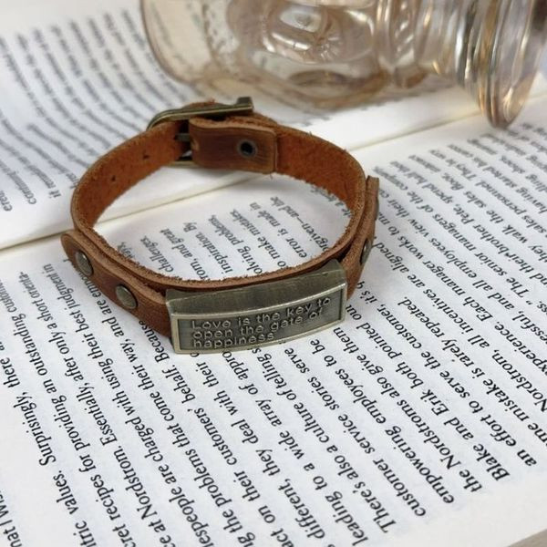 Браслет кожаный с металлической вставкой CJL19651