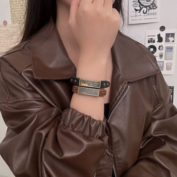 Браслет кожаный с металлической вставкой CJL19651