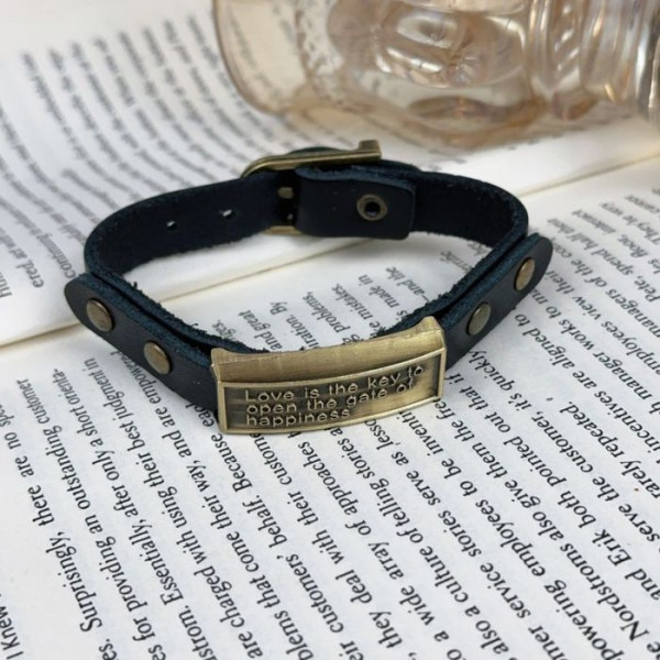 Браслет кожаный с металлической вставкой CJL19651