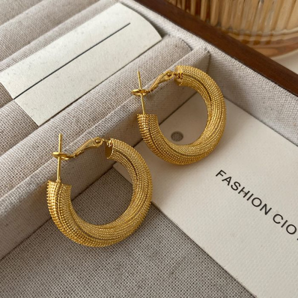 Широкие серьги-конго с сатиновой фактурой CJM71477