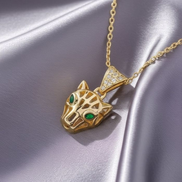 Цепочка с подвеской в форме головы пантеры с зелеными вставками J10827CJJ
