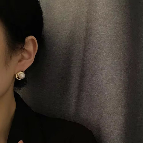 Серьги-гвоздики с жемчужиной и узлом J10661CJJ