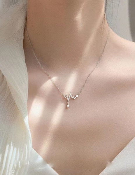 Цепочка с миниатюрной подвеской в форме цветка с жемчужиной M12888