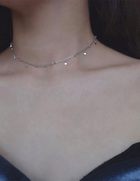 Серебристое Колье с деликатными миниатюрными кристаллами M09771