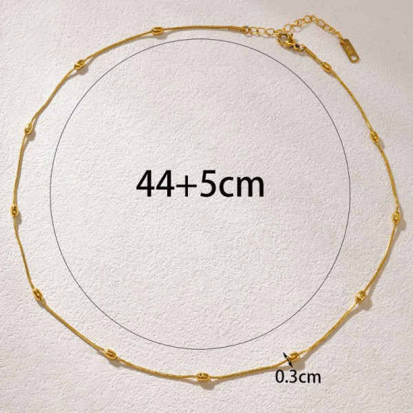 Золотистая цепочка с декоративными металлическими вставками CJP95511