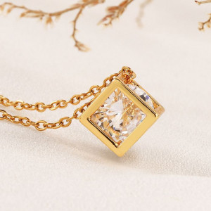 Золотистая цепочка с квадратным прозрачным кристаллом J10828CJJ