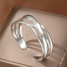 Браслет жесткий разомкнутый с переплетенными линиями CJM03799