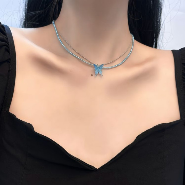 Яркое колье из бисера с крупной голубой бабочкой J11436CJJ