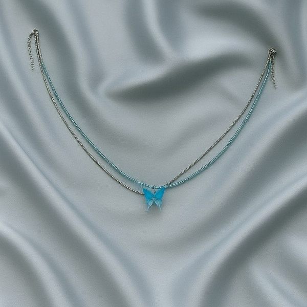 Яркое колье из бисера с крупной голубой бабочкой J11436CJJ