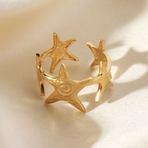 Разомкнутое кольцо с тремя морскими звездами CJM18031