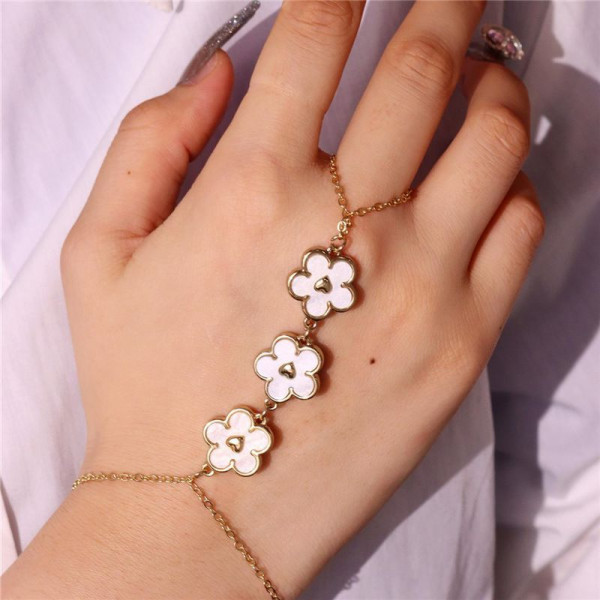 Браслет слейв трио черных цветов на золотой цепи CJQ83538