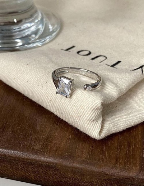 Классическое кольцо с прямоугольным фианитом Z14768