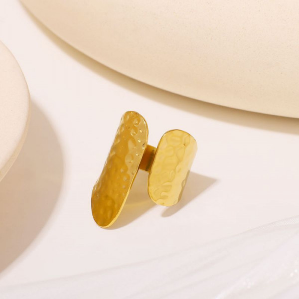 Двойное кольцо с фактурой чеканного металла CJM30248