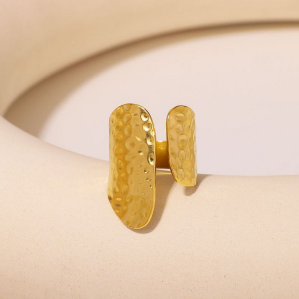 Двойное кольцо с фактурой чеканного металла CJM30248