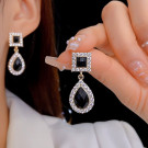 Вечерние серьги с черными кристаллами CJP62417