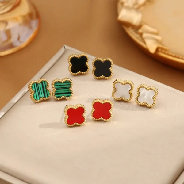 Стальные серьги с напылением золотом красный клевер J10240CJJ