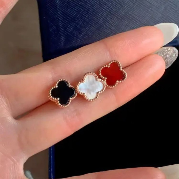 Стальные серьги с напылением золотом красный клевер J10240CJJ