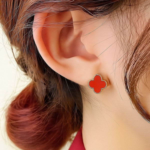 Стальные серьги с напылением золотом красный клевер J10240CJJ
