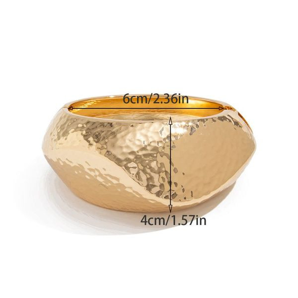 Браслет жесткий объемный с комбинированной фактурой CJL85716