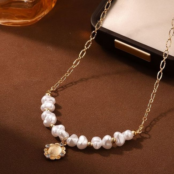 Золотистая цепочка с речным жемчугом и круглой подвеской CJL03493