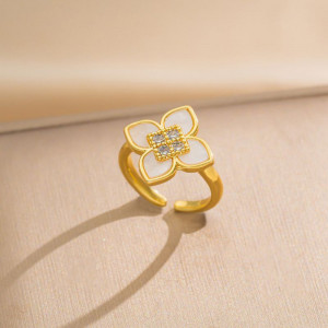 Кольцо с четырехлистником из белого перламутра CJH94007