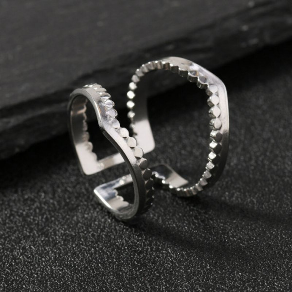 Двойное кольцо с геометрической дорожкой CJJ16926