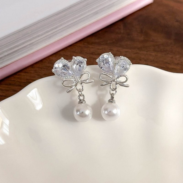 Серьги-гвоздики с цветком и жемчугом CJD81447