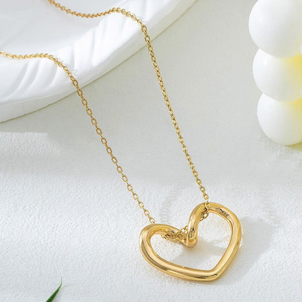 Тонкая цепочка с подвеской-контуром в форме сердца CJP84683