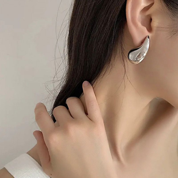 Серьги латунь с напылением платиной в виде капельки J10055CJJ