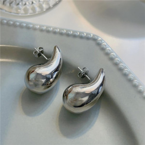 Серьги латунь с напылением платиной в виде капельки J10055CJJ