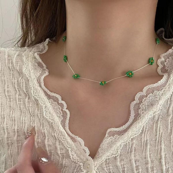 Золотистая цепочка с равномерными вставками из зеленых кристаллов CJJ05745