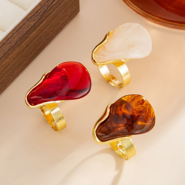 Кольцо с крупной акриловой вставкой произвольной формы CJT03708