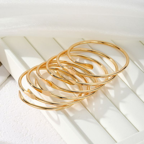 Жесткий браслет CJN37622