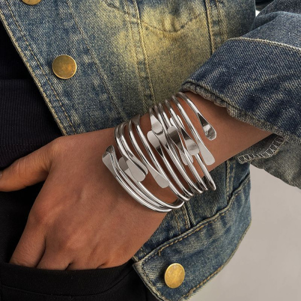 Жесткий браслет CJN37622