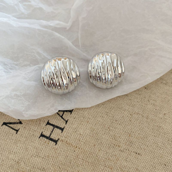 Фактурные серьги-пусеты зеркальные сферы CJP44908