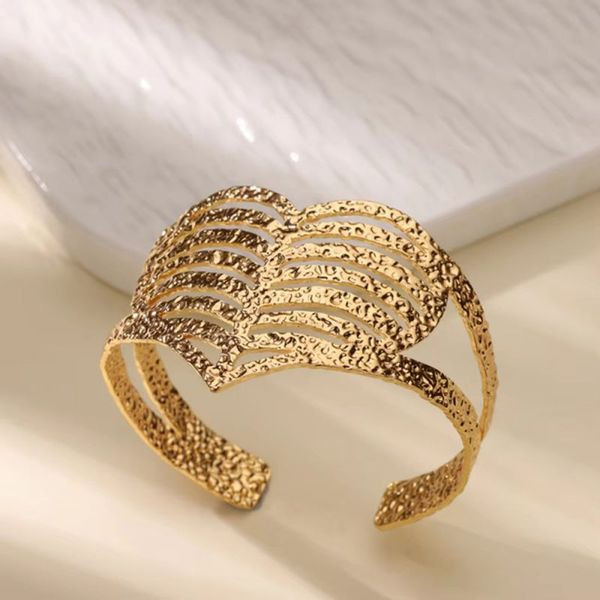 Жесткий браслет CJL47142