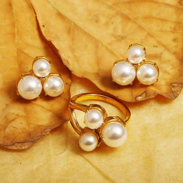 Кольцо с тремя крупными жемчужинами в ряд CJL48853