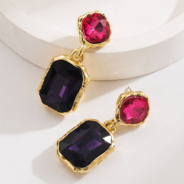 Нарядные серьги с крупными кристаллами в золотистой оправе CJM67002