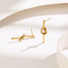 Золотистые серьги-пусеты Узелки CJH23986